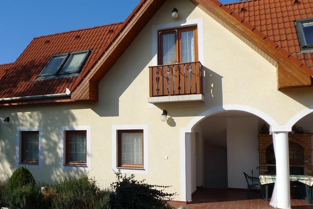 Vamosi Vendeghaz Apartment Nemesvamos Luaran gambar