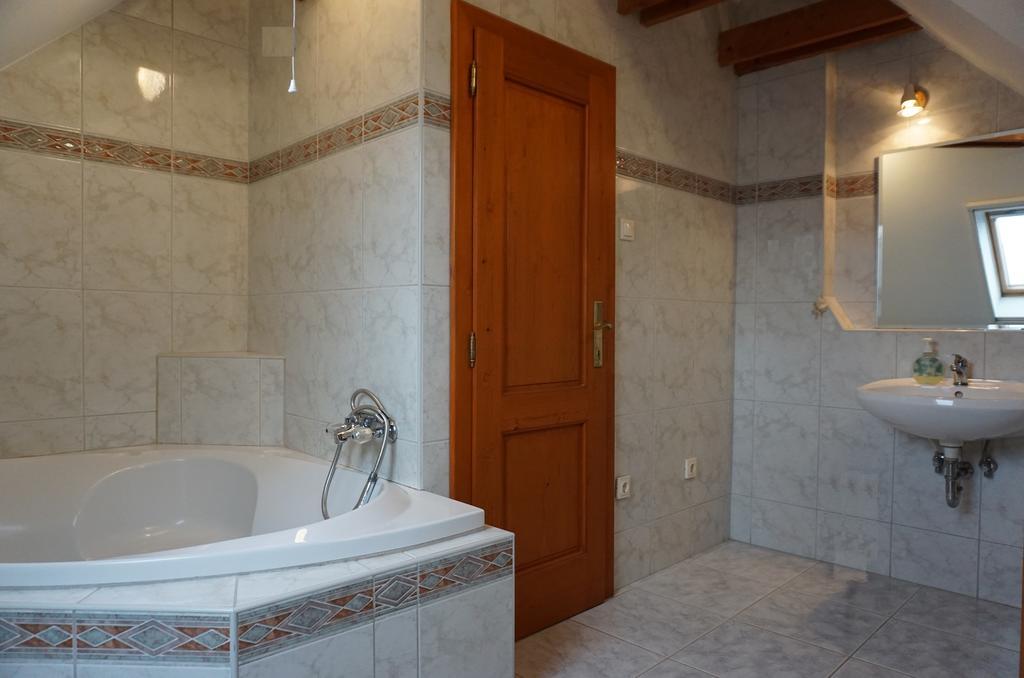 Vamosi Vendeghaz Apartment Nemesvamos Luaran gambar